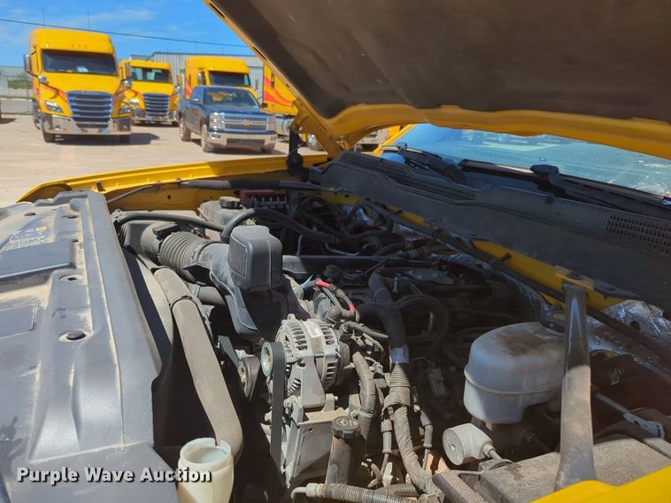 image for item NZ9578 2015 Chevrolet Silverado 3500HD utility bed pickup truck