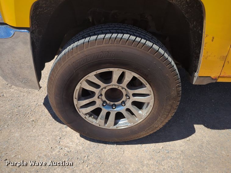 image for item NZ9578 2015 Chevrolet Silverado 3500HD utility bed pickup truck