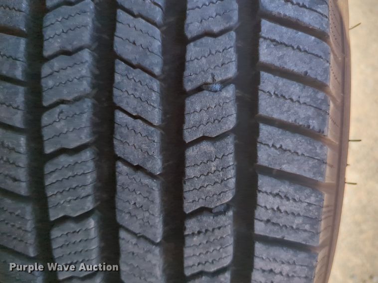 image for item NZ9578 2015 Chevrolet Silverado 3500HD utility bed pickup truck