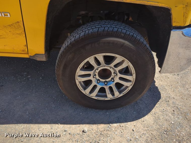 image for item NZ9578 2015 Chevrolet Silverado 3500HD utility bed pickup truck