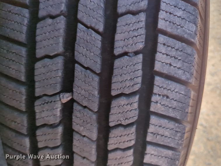 image for item NZ9578 2015 Chevrolet Silverado 3500HD utility bed pickup truck