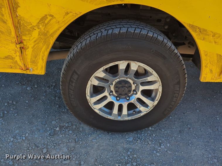 image for item NZ9578 2015 Chevrolet Silverado 3500HD utility bed pickup truck