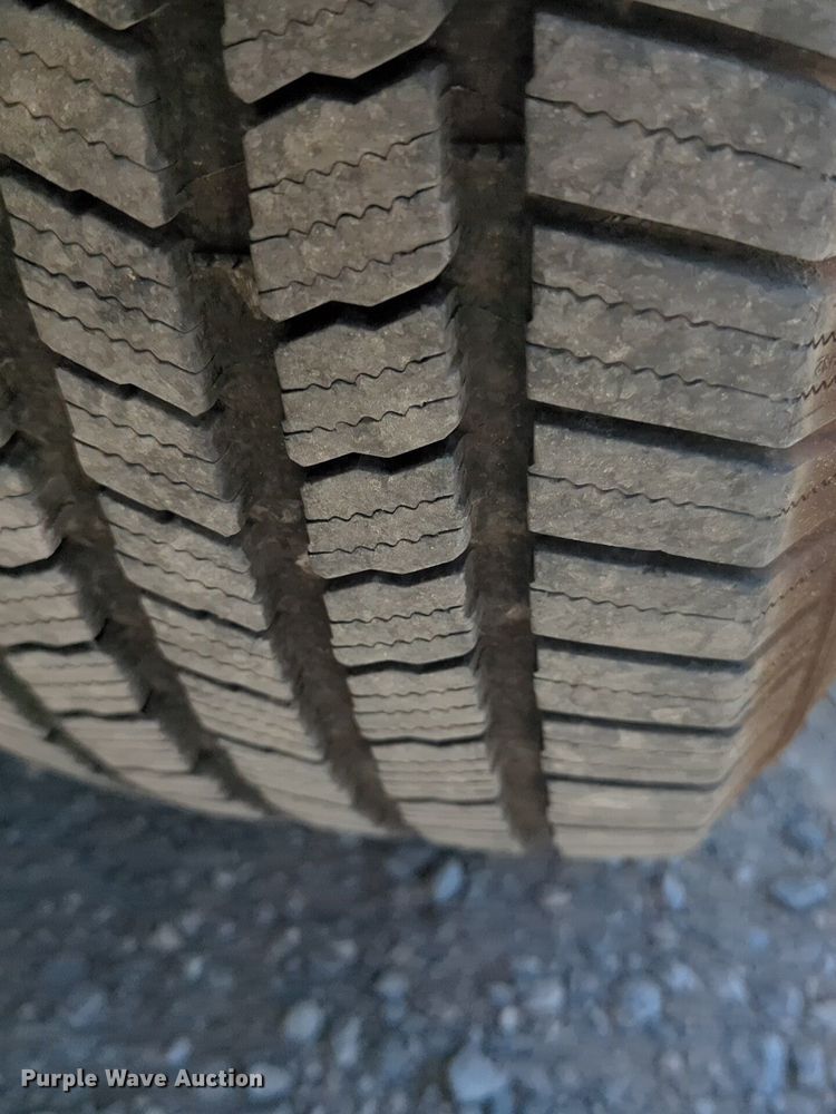 image for item NZ9578 2015 Chevrolet Silverado 3500HD utility bed pickup truck