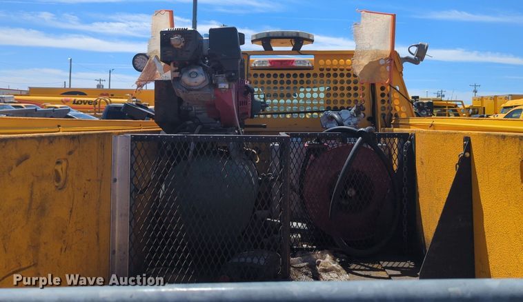 image for item NZ9580 2018 Ford F350 Super Duty  utility bed pickup truck