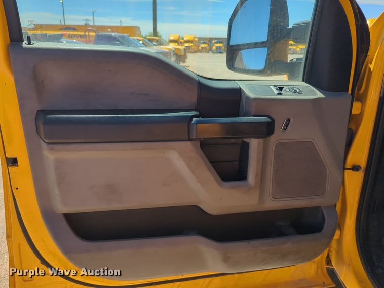 image for item NZ9580 2018 Ford F350 Super Duty  utility bed pickup truck