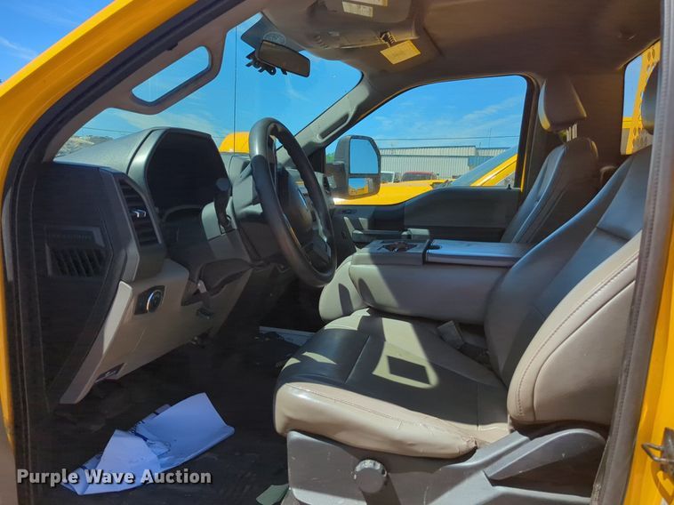 image for item NZ9580 2018 Ford F350 Super Duty  utility bed pickup truck