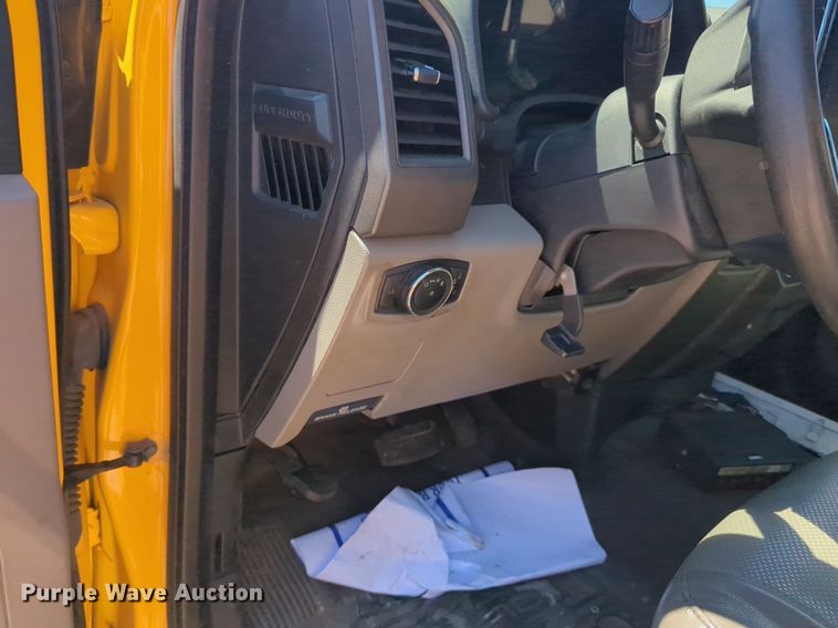 image for item NZ9580 2018 Ford F350 Super Duty  utility bed pickup truck