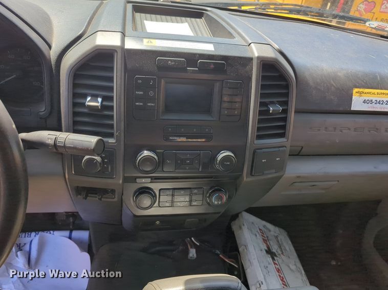 image for item NZ9580 2018 Ford F350 Super Duty  utility bed pickup truck