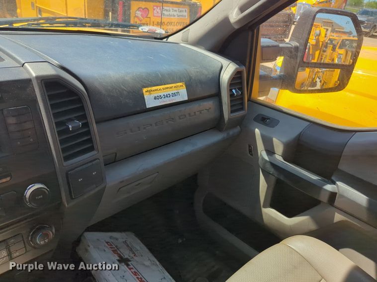 image for item NZ9580 2018 Ford F350 Super Duty  utility bed pickup truck