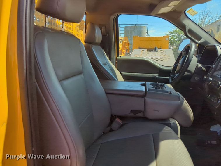 image for item NZ9580 2018 Ford F350 Super Duty  utility bed pickup truck