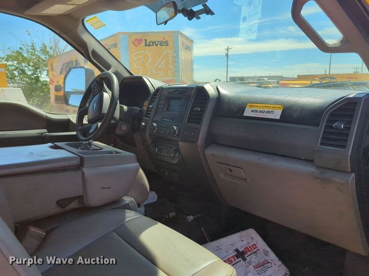 image for item NZ9580 2018 Ford F350 Super Duty  utility bed pickup truck