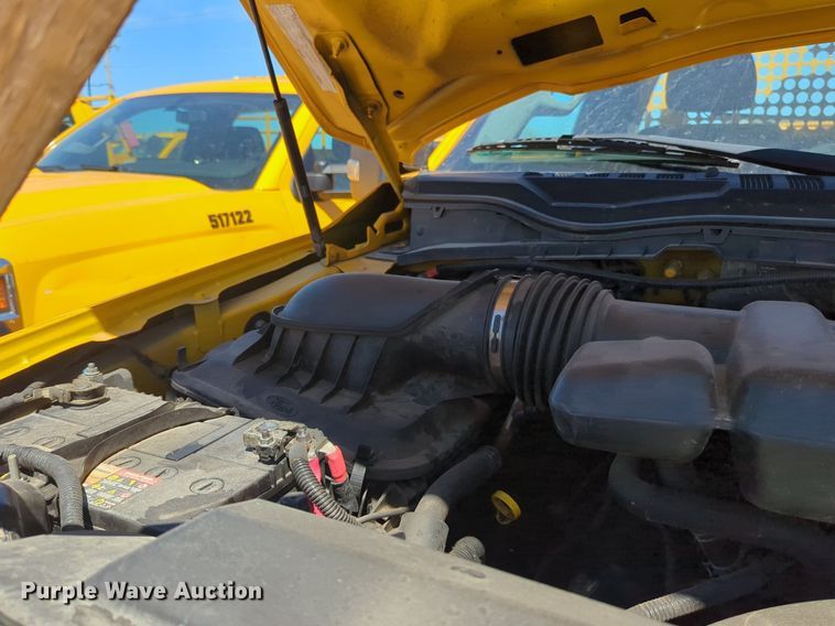 image for item NZ9580 2018 Ford F350 Super Duty  utility bed pickup truck