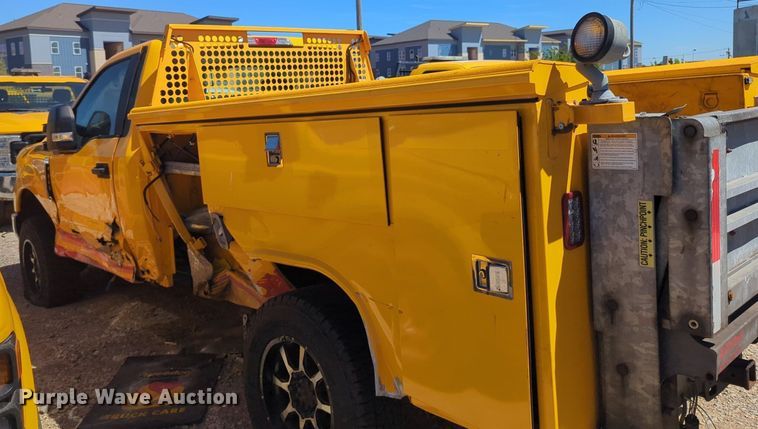 image for item NZ9581 2018 Ford F350 Super Duty  utility bed pickup truck