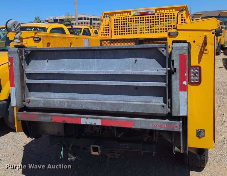 image for item NZ9581 2018 Ford F350 Super Duty  utility bed pickup truck