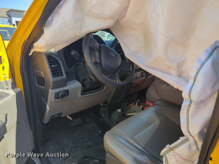 image for item NZ9581 2018 Ford F350 Super Duty  utility bed pickup truck