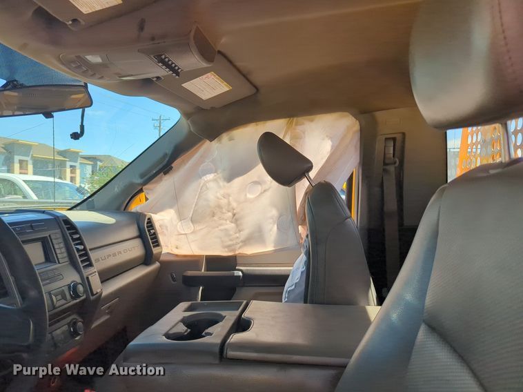 image for item NZ9581 2018 Ford F350 Super Duty  utility bed pickup truck