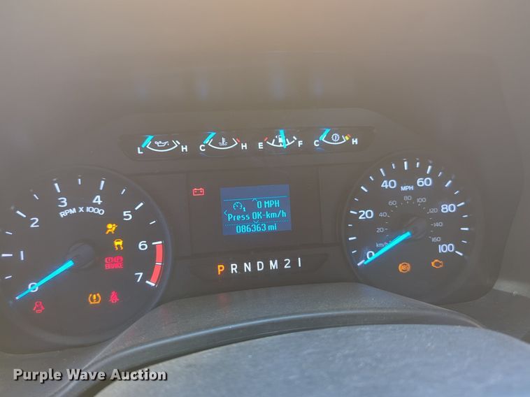 image for item NZ9581 2018 Ford F350 Super Duty  utility bed pickup truck