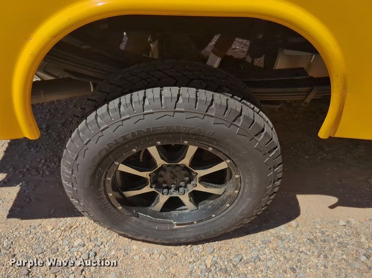 image for item NZ9581 2018 Ford F350 Super Duty  utility bed pickup truck