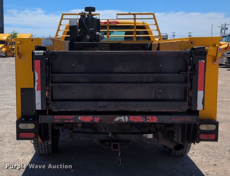 image for item NZ9583 2016 Chevrolet Silverado 3500HD utility bed pickup truck