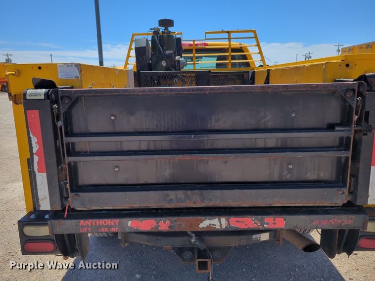 image for item NZ9583 2016 Chevrolet Silverado 3500HD utility bed pickup truck