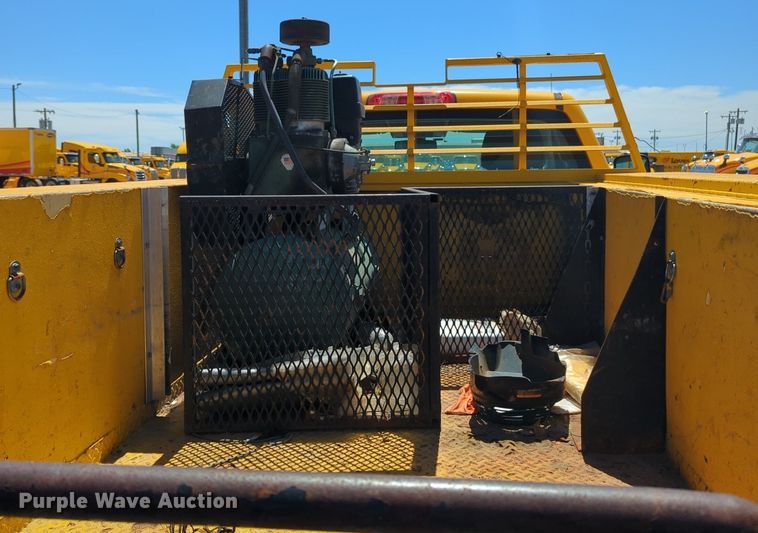 image for item NZ9583 2016 Chevrolet Silverado 3500HD utility bed pickup truck