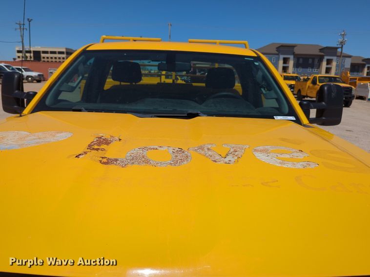 image for item NZ9583 2016 Chevrolet Silverado 3500HD utility bed pickup truck