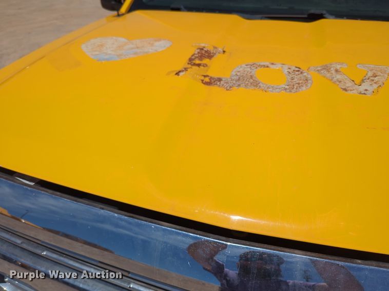 image for item NZ9583 2016 Chevrolet Silverado 3500HD utility bed pickup truck