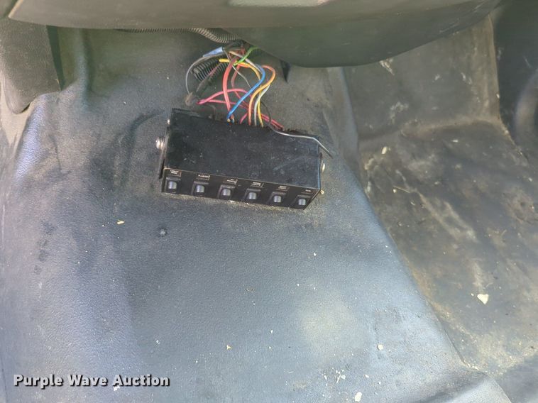 image for item NZ9583 2016 Chevrolet Silverado 3500HD utility bed pickup truck