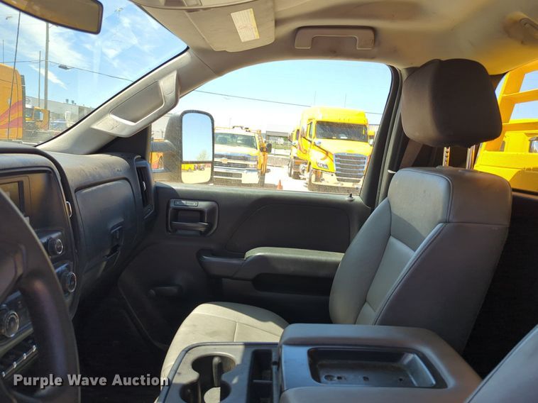 image for item NZ9583 2016 Chevrolet Silverado 3500HD utility bed pickup truck