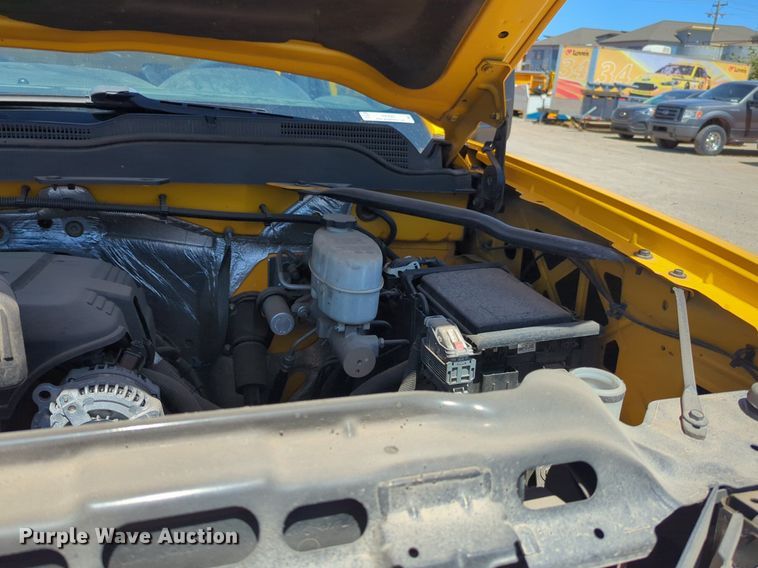 image for item NZ9583 2016 Chevrolet Silverado 3500HD utility bed pickup truck