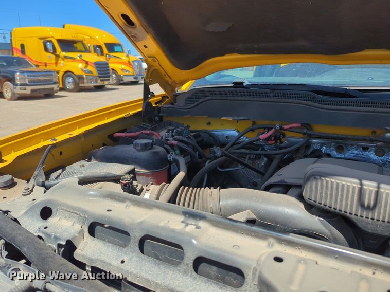 image for item NZ9583 2016 Chevrolet Silverado 3500HD utility bed pickup truck