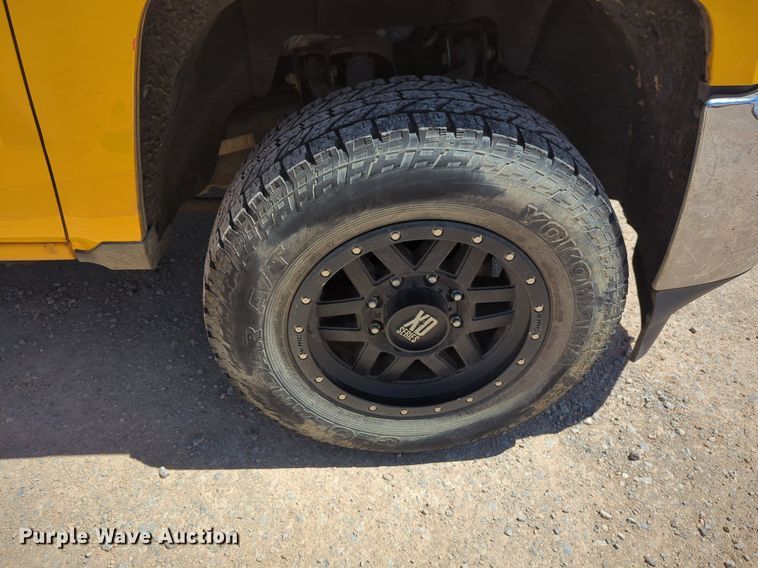 image for item NZ9583 2016 Chevrolet Silverado 3500HD utility bed pickup truck