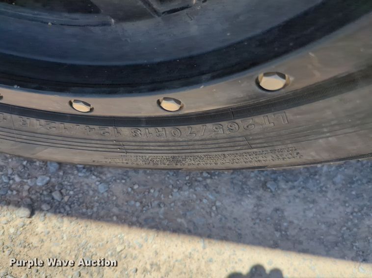 image for item NZ9583 2016 Chevrolet Silverado 3500HD utility bed pickup truck