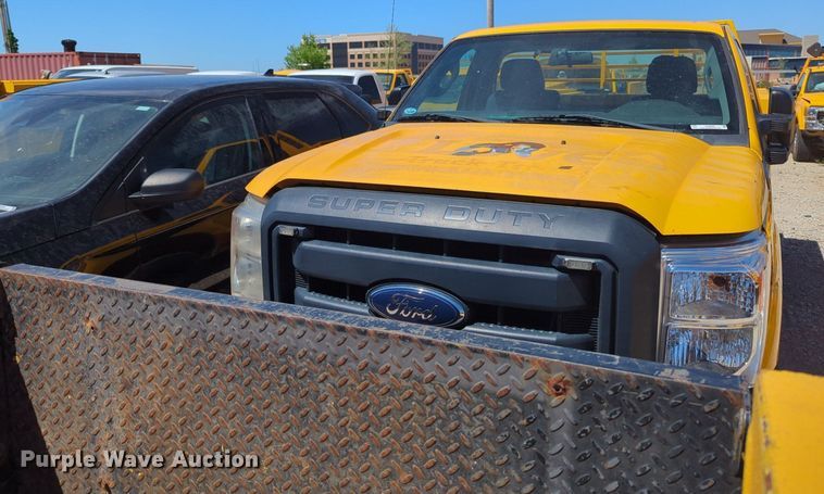 image for item NZ9586 2015 Ford F350 Super Duty utility bed pickup truck