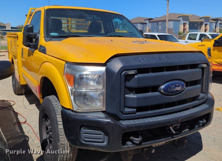 image for item NZ9586 2015 Ford F350 Super Duty utility bed pickup truck