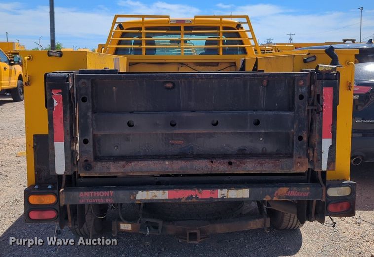 image for item NZ9586 2015 Ford F350 Super Duty utility bed pickup truck