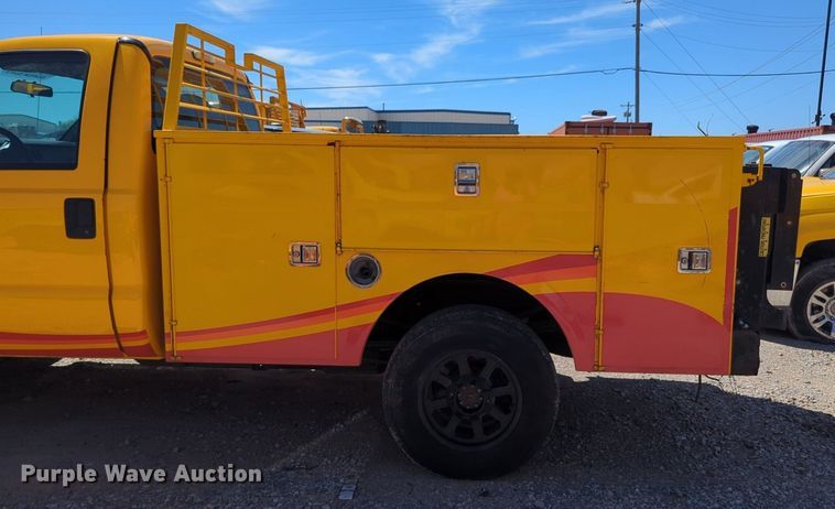 image for item NZ9586 2015 Ford F350 Super Duty utility bed pickup truck