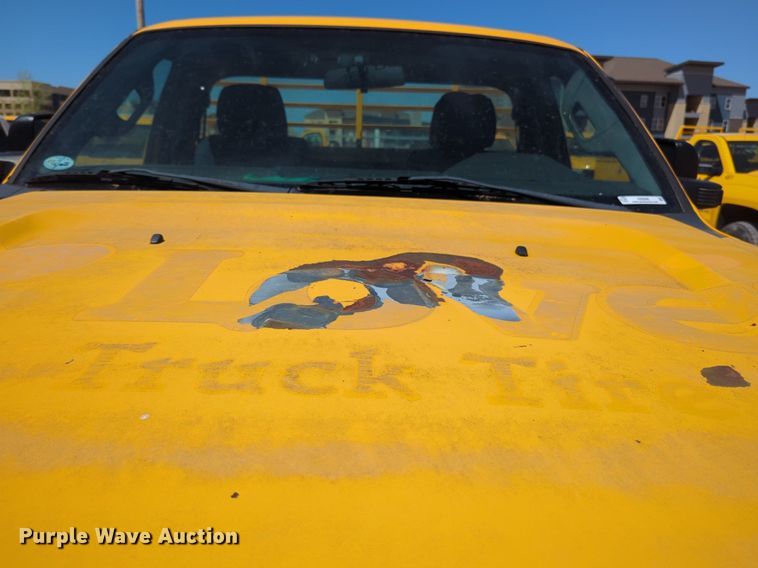 image for item NZ9586 2015 Ford F350 Super Duty utility bed pickup truck