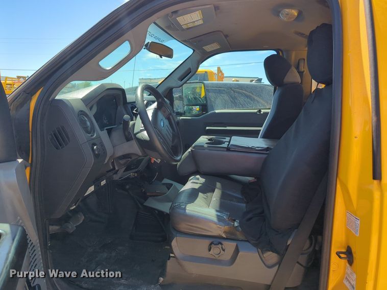 image for item NZ9586 2015 Ford F350 Super Duty utility bed pickup truck