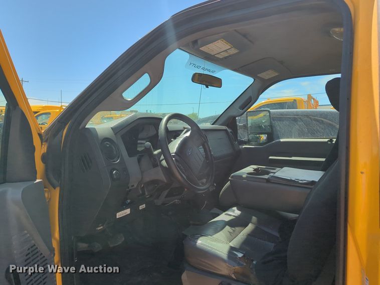 image for item NZ9586 2015 Ford F350 Super Duty utility bed pickup truck