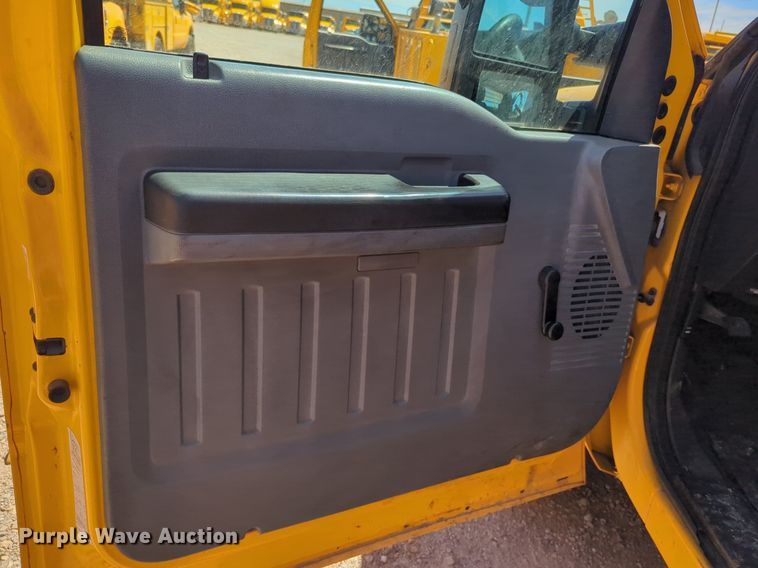 image for item NZ9586 2015 Ford F350 Super Duty utility bed pickup truck