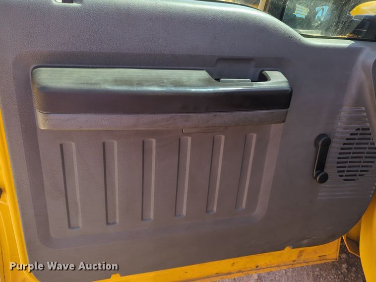 image for item NZ9586 2015 Ford F350 Super Duty utility bed pickup truck