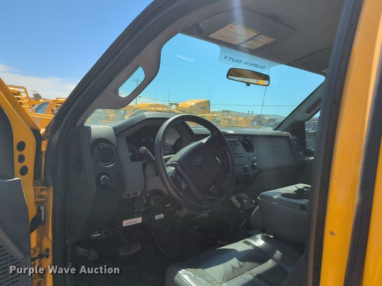 image for item NZ9586 2015 Ford F350 Super Duty utility bed pickup truck