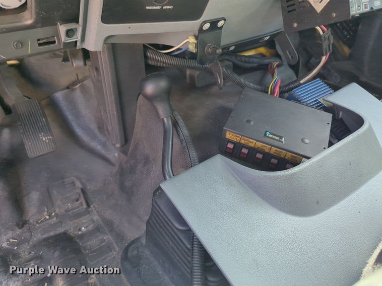 image for item NZ9586 2015 Ford F350 Super Duty utility bed pickup truck