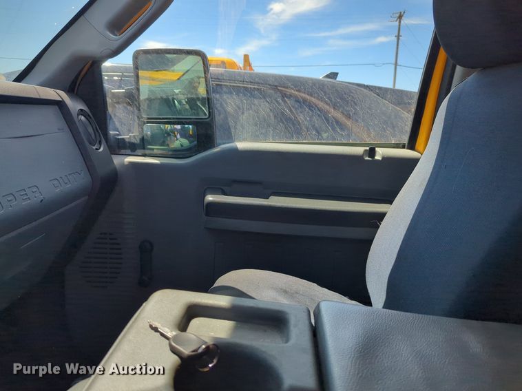 image for item NZ9586 2015 Ford F350 Super Duty utility bed pickup truck