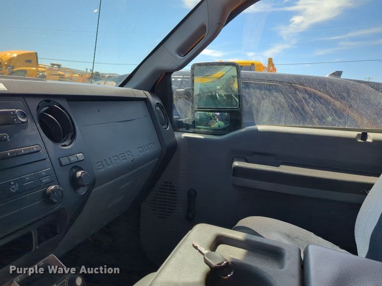 image for item NZ9586 2015 Ford F350 Super Duty utility bed pickup truck