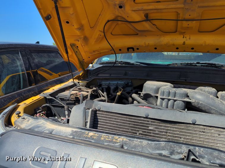 image for item NZ9586 2015 Ford F350 Super Duty utility bed pickup truck