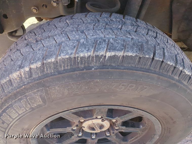 image for item NZ9586 2015 Ford F350 Super Duty utility bed pickup truck