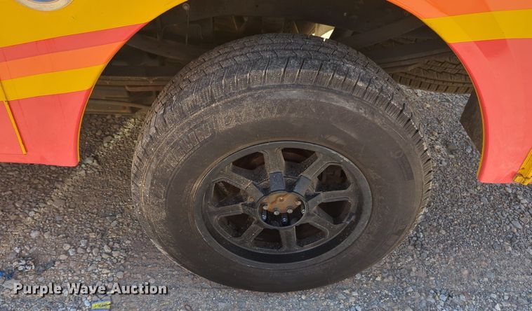 image for item NZ9586 2015 Ford F350 Super Duty utility bed pickup truck