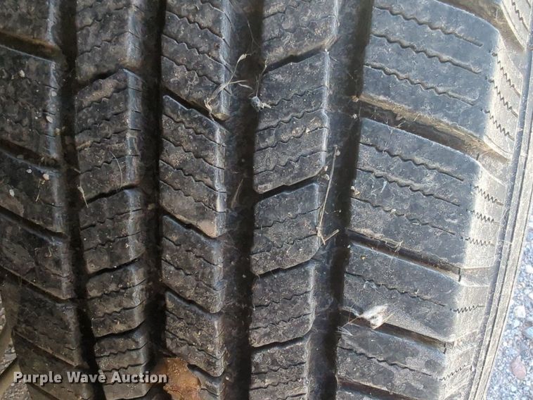 image for item NZ9586 2015 Ford F350 Super Duty utility bed pickup truck